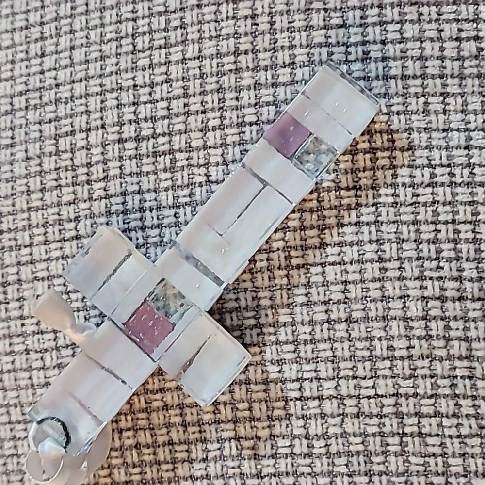 Religius Cristal cross, pins, and more. - Picture 9 of 9